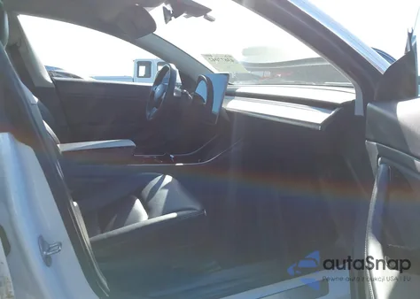 2020 Tesla Model 3 Long Range Dual Motor All-Wheel Drive z USA, uszkodzony, nr VIN 5YJ3E1EBXLF637482